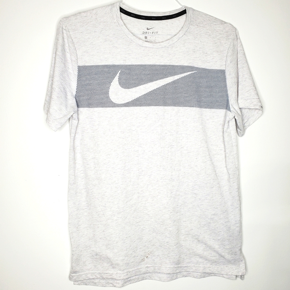 22) NIKE Swoosh Chest Logo Breathable Lightweight Dri-Fit tee Sz. M